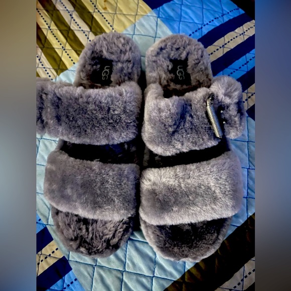 New uggs - Picture 1 of 2